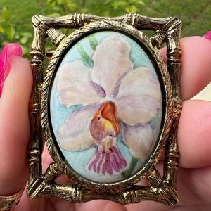 Vintage Ann Gordon Heavy Hand-painted Flower Porcelain Gold-tone Brooch